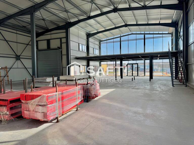 Local 800m2 Aigrefeuille-sur-Maine — photo 1