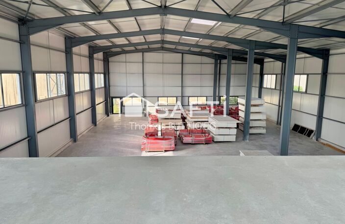 Local 800m2 Aigrefeuille-sur-Maine — photo 3