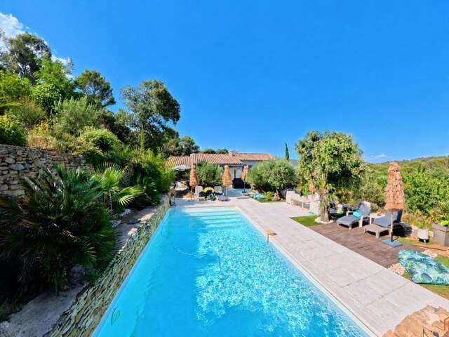 Villa plain-pied 150 m² piscine, parc 5 000 m² + 2 studios indépendants — photo du bien