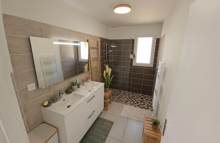 Maison neuve 2024 : le confort moderne dans un cadre paisible — photo 4