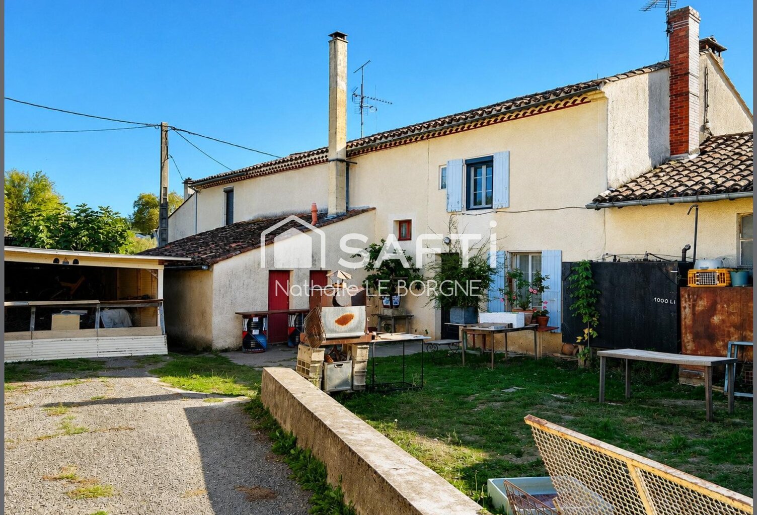 Ensemble immobilier : 2 maisons / hangars /annexes — photo 1