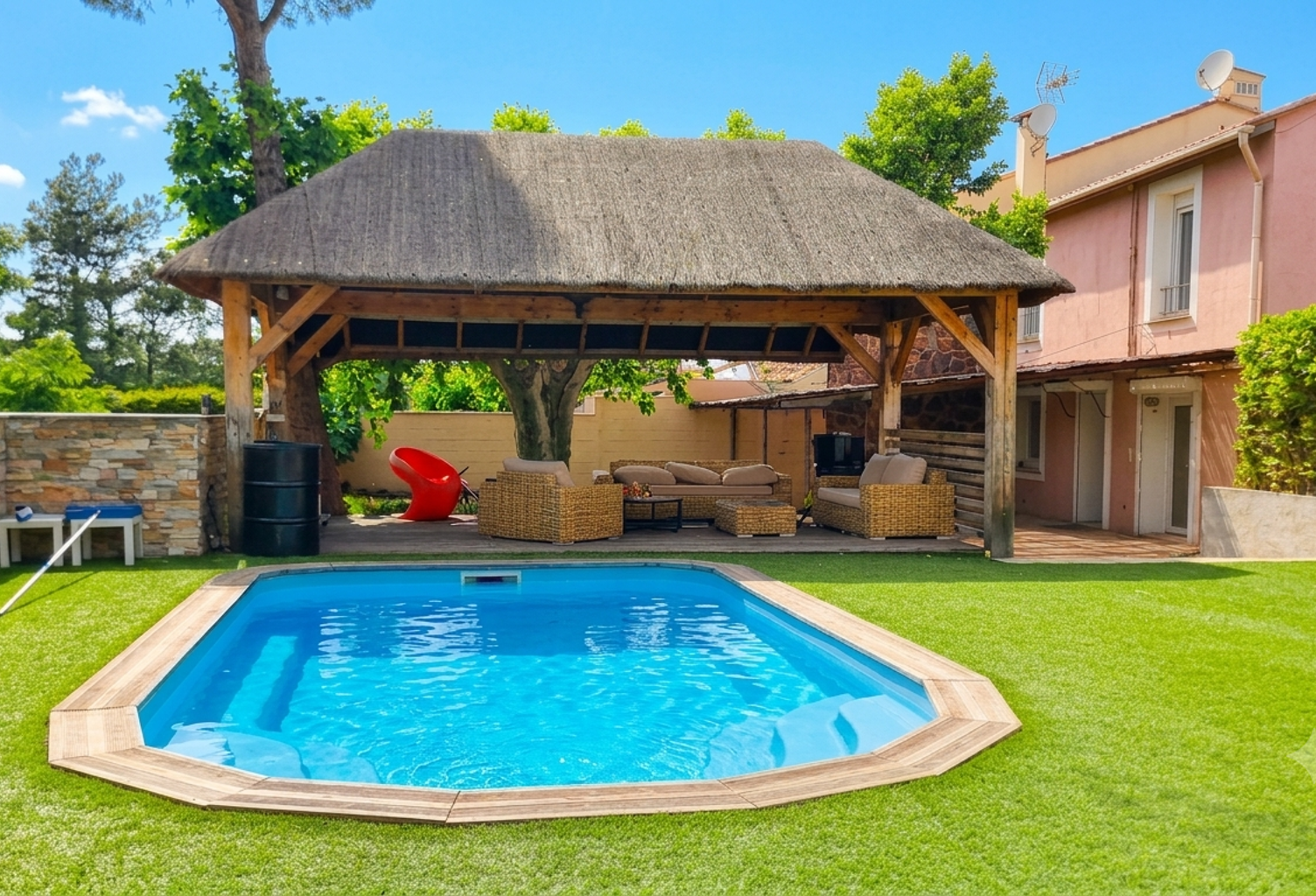 FREJUS MAISON FAMILIALE AVEC PISCINE, POOL-HOUSE ET GARAGE — photo 1