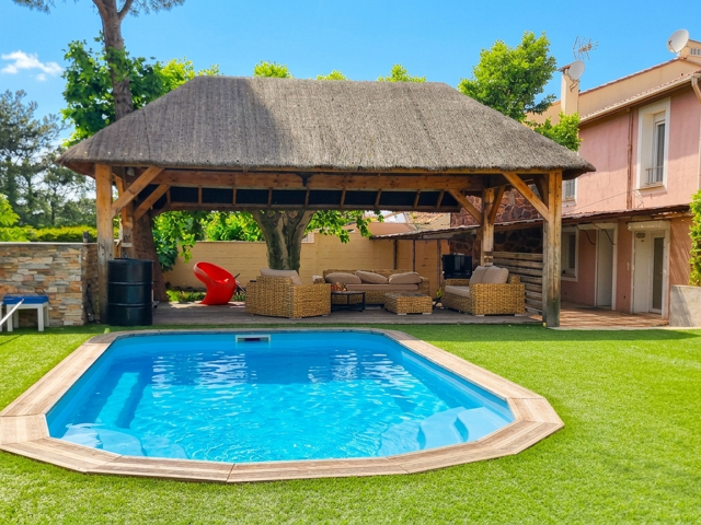 FREJUS MAISON FAMILIALE AVEC PISCINE, POOL-HOUSE ET GARAGE — photo du bien