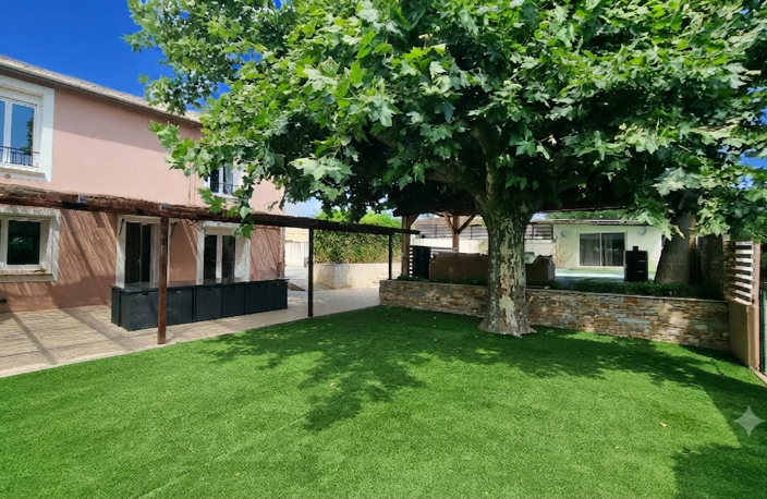 FREJUS MAISON FAMILIALE AVEC PISCINE, POOL-HOUSE ET GARAGE — photo 4