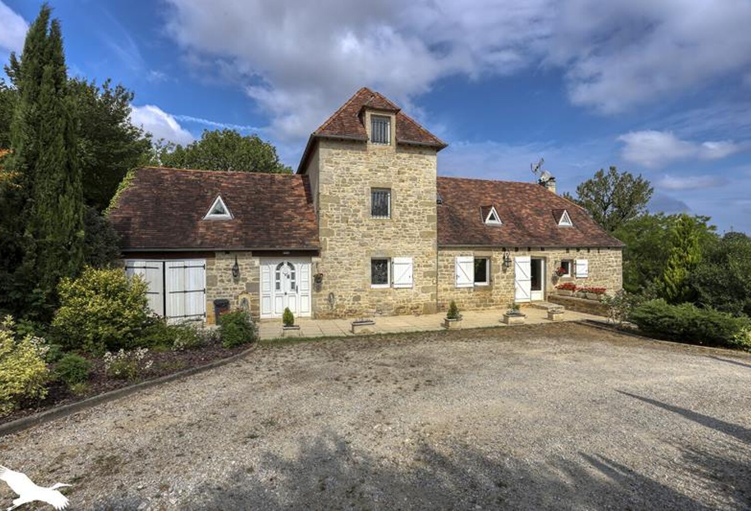 Maison en pierre de 7 pièces principales — photo 1