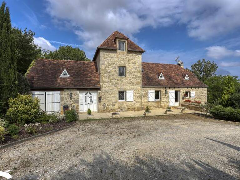 Maison en pierre de 7 pièces principales — photo 1