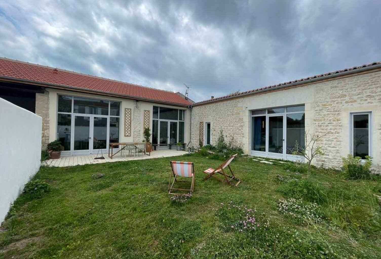 Maison en pierre de 5 pièces principales — photo 1