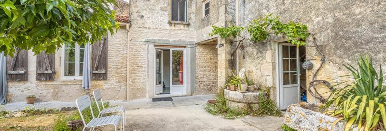 Maison 5 Pièces 102 m² à vendre à Saint-Pierre-la-Noue (17700)
