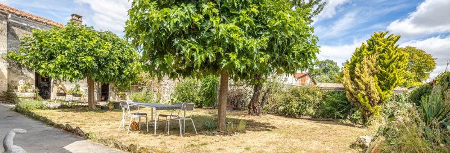 Maison 5 Pièces 102 m² à vendre à Saint-Pierre-la-Noue (17700)