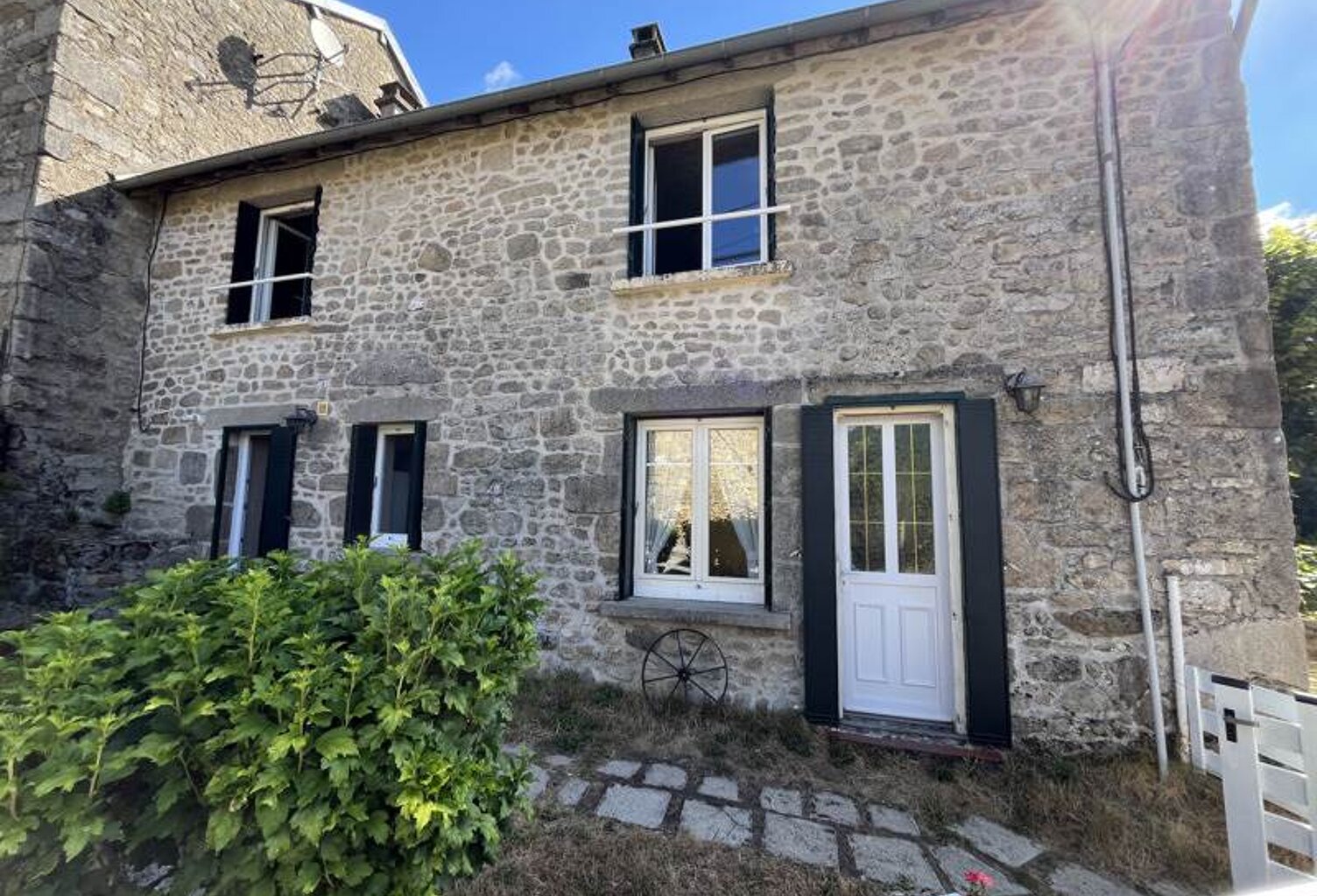 Maison en pierre de 4 pièces principales — photo 1