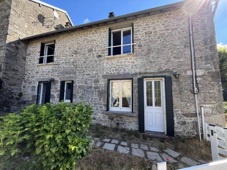 Maison en pierre de 4 pièces principales — photo 1