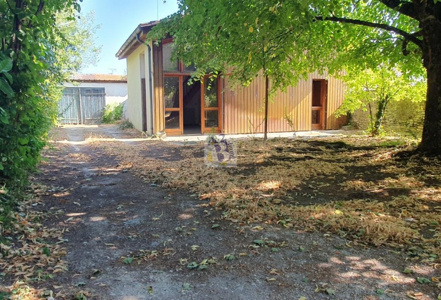 ANGOULEME, Quartier Victor Hugo villa, 3 chambres, garage, parc arboré — photo 1
