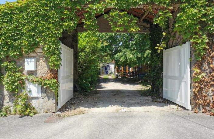 ANGOULEME, Quartier Victor Hugo villa, 3 chambres, garage, parc arboré — photo 2