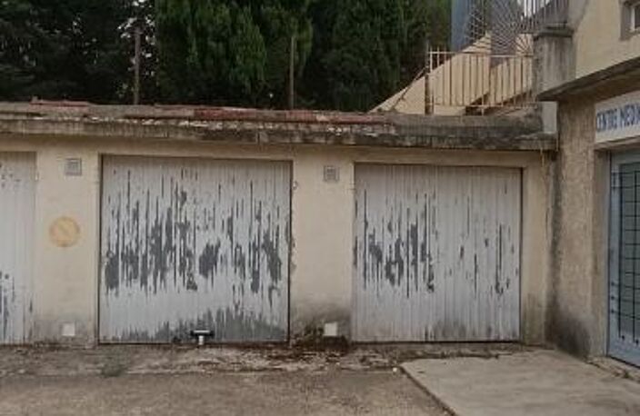 Garage fermé - 14 m² - Dans résidence sécurisée - Très bon état - La Barasse 13011 Marseille — photo 2