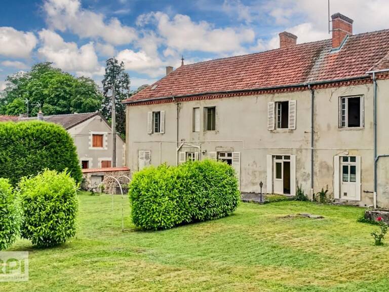 Maison spacieuse en vente à MONTMARAULT — photo 1