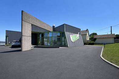 Local industriel  825000 €