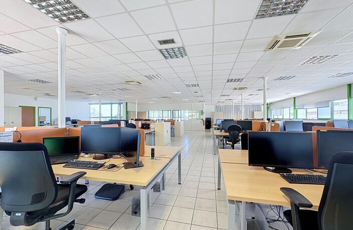 À VENDRE – LOCAL PROFESSIONNEL 530m² à LA PRIMAUBE ! — photo 2