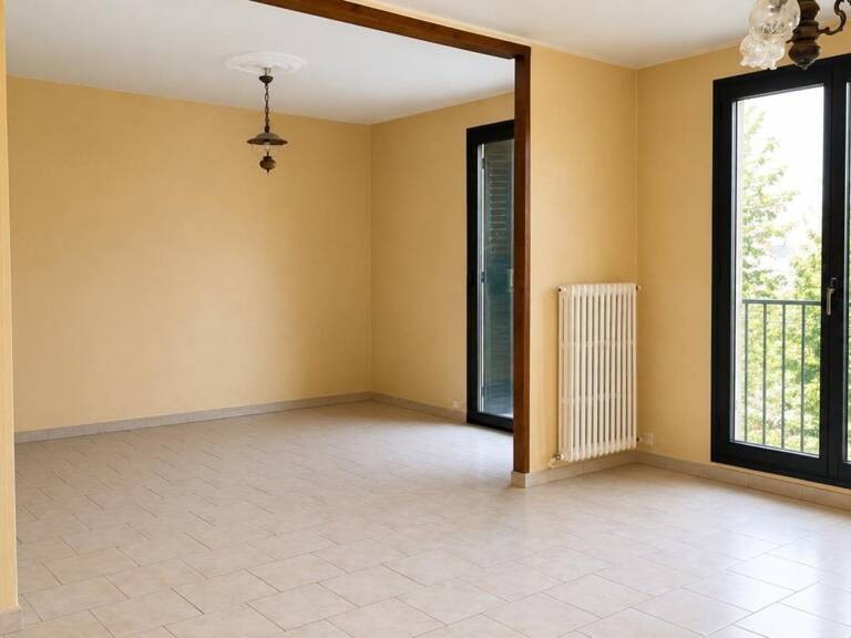 Appartement à vendre aux Milles (Aix-en-Provence) - T3/T4 traversant avec terrasse et fort potentiel — photo 1