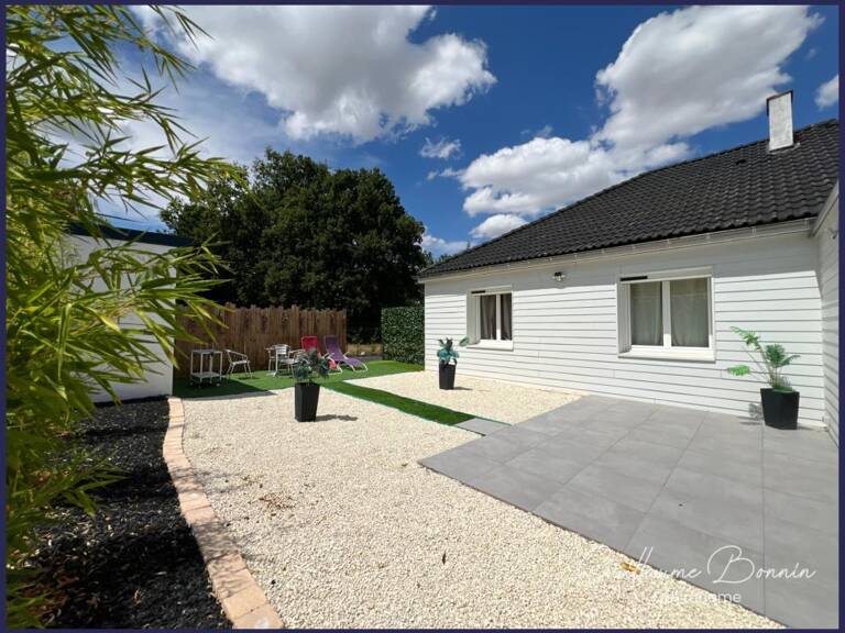 Maison à vendre 5 pièces de 129m², 3 chambres, suite parentale, SPA, garages - DPE C - secteur calme à NOUAILLÉ-MAUPERTUIS 86340 — photo 1