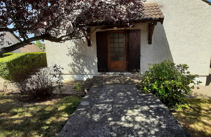 RARE MAISON DE PLAIN PIED DANS UN JOLI QUARTIER RÉSIDENTIEL PAISIBLE — photo 3