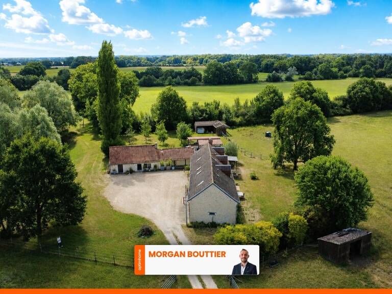 Propriété de caractère avec piscine, T2 indépendant, studio et près de 4 hectares à NOYANT-VILLAGES (49) — photo 1