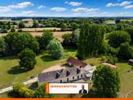 Propriété de caractère avec piscine, T2 indépendant, studio et près de 4 hectares à NOYANT-VILLAGES (49) — photo 2