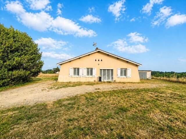 Maison de plain-pied avec vue sur les champs, près de 2 000 m² de terrain NERIGEAN (33) — photo du bien