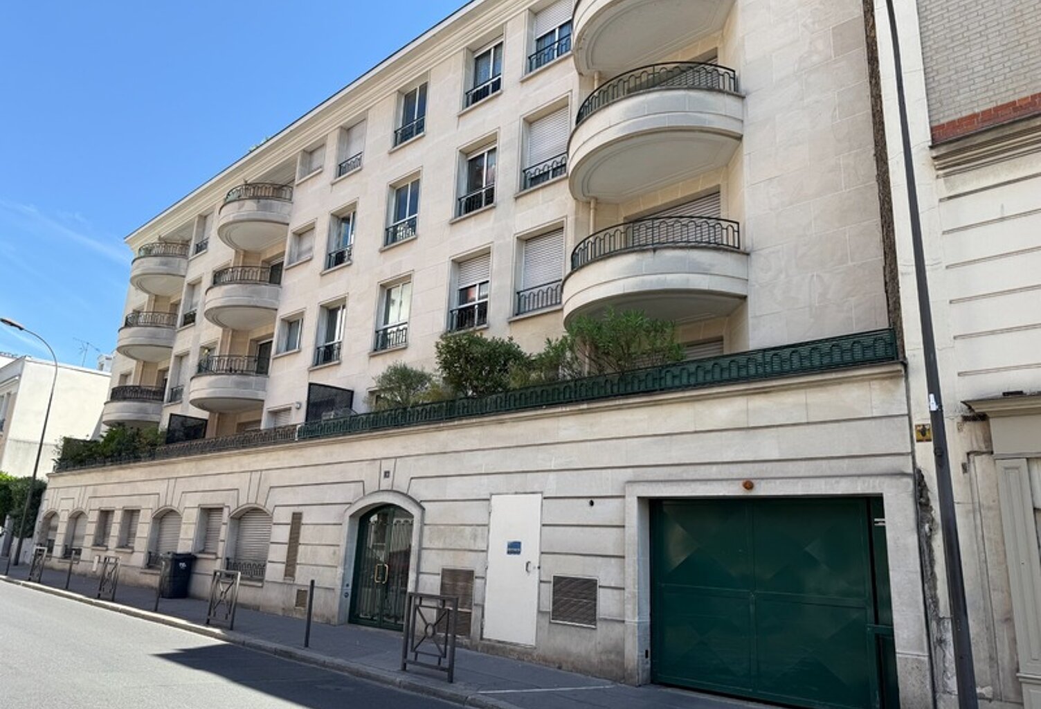 Vincennes centre – Deux places de parking en enfilade à vendre — photo 1