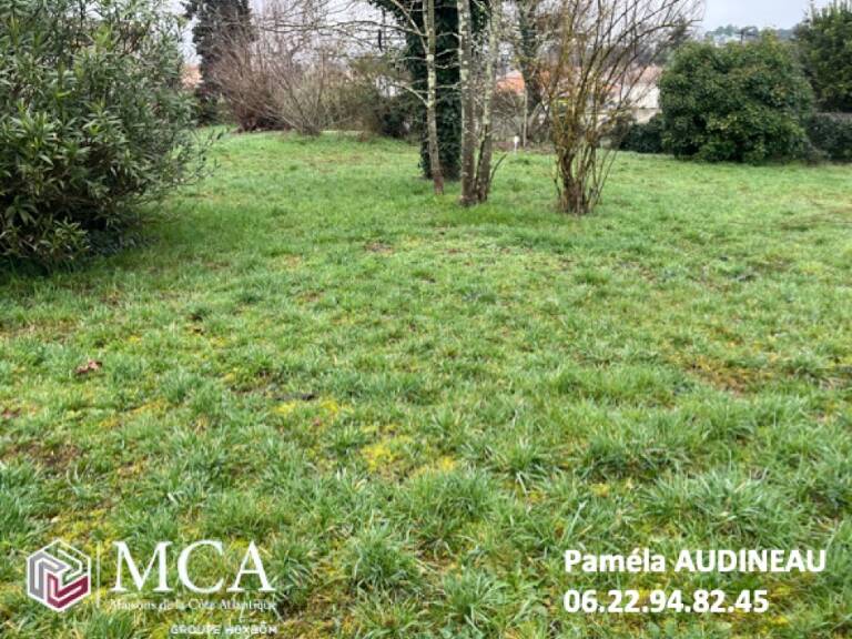Terrain à bâtir à Croignon (33750) — photo 1