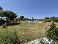 À vendre, Castelnau-Magnoac (Hautes-Pyrénées): Villa d'architecte 4 chambres, espace de vie ouvert, un garage/atelier et une piscine, située dans un jardin paysager de 5 378 m². Emplacement calme, superbes vues sur la montagne et la campagne — photo 4