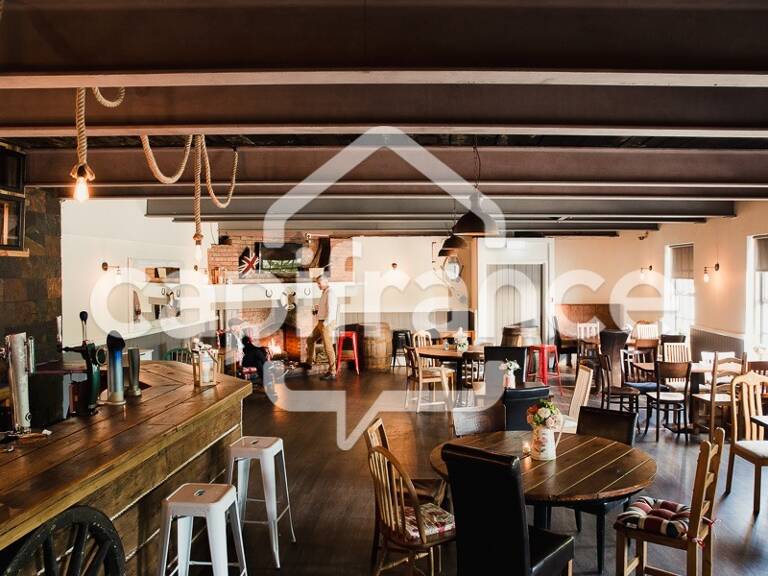 Local professionnel 850 m2 à vendre CHAMBERY (73), actuellement restaurant, 60 parkings, terrain 3140m2 — photo 1