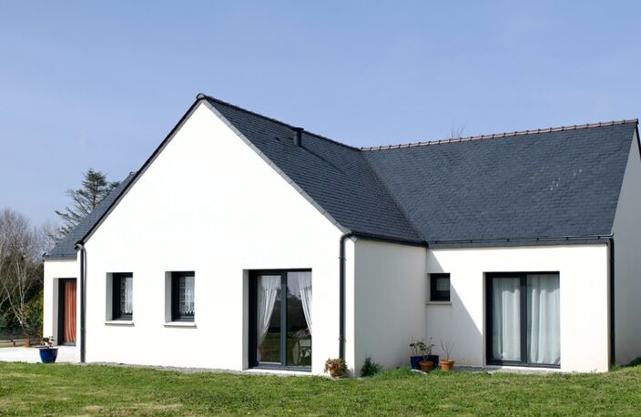 Maison contemporaine de plain-pied de 128 m² à Plouhinec, à proximité immédiate du littoral. Disponible en 2027 — photo 2