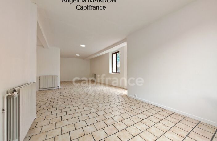 Maison de ville familiale T7 de 139 m² à Bolbec (5 à 6 chambres) avec cour et atelier — photo 2