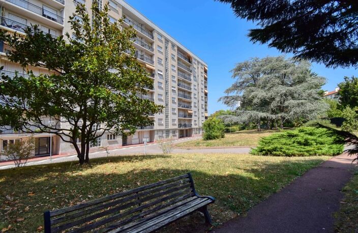 LYON 5EME ARRONDISSEMENT Appartement T2 avec cave - stationnement libre — photo 3