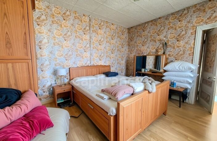 AUMAGNE – Maison de caractère à rénover, sur beau terrain de 900 m² — photo 3