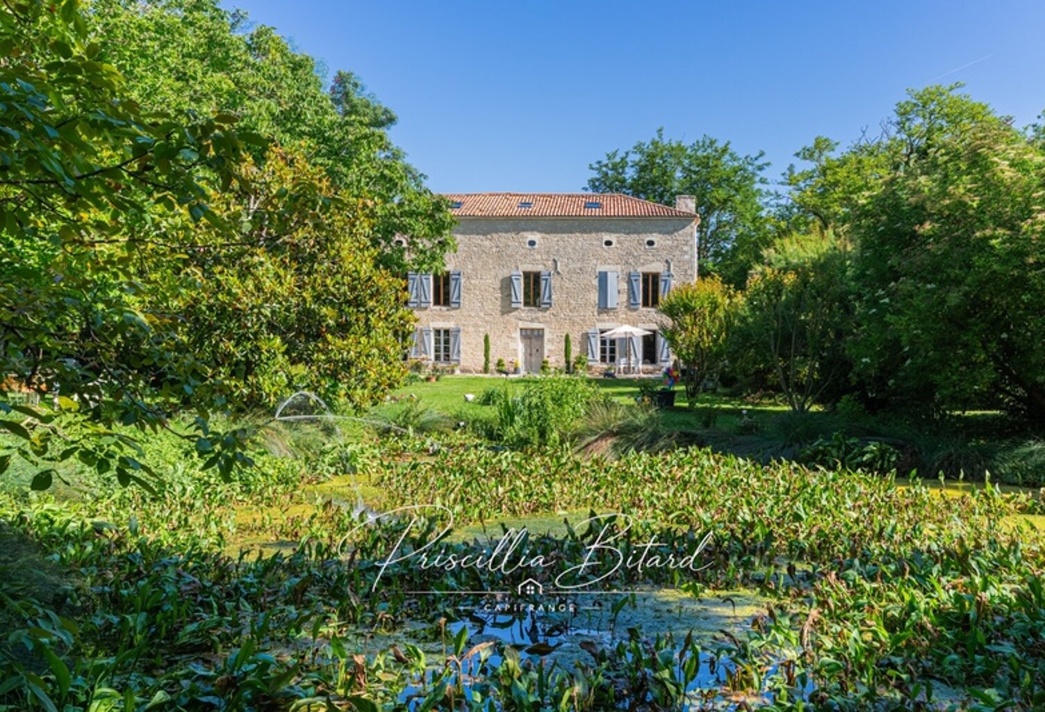 Propriété de caractère dans un écrin de verdure, proche de La Rochelle — photo 1