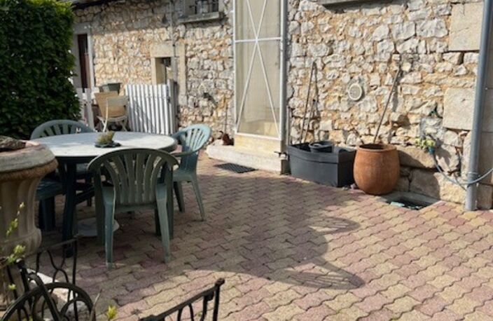 Maison à vendre 4 pièces CHAMPAGNE MOUTON (16) — photo 3