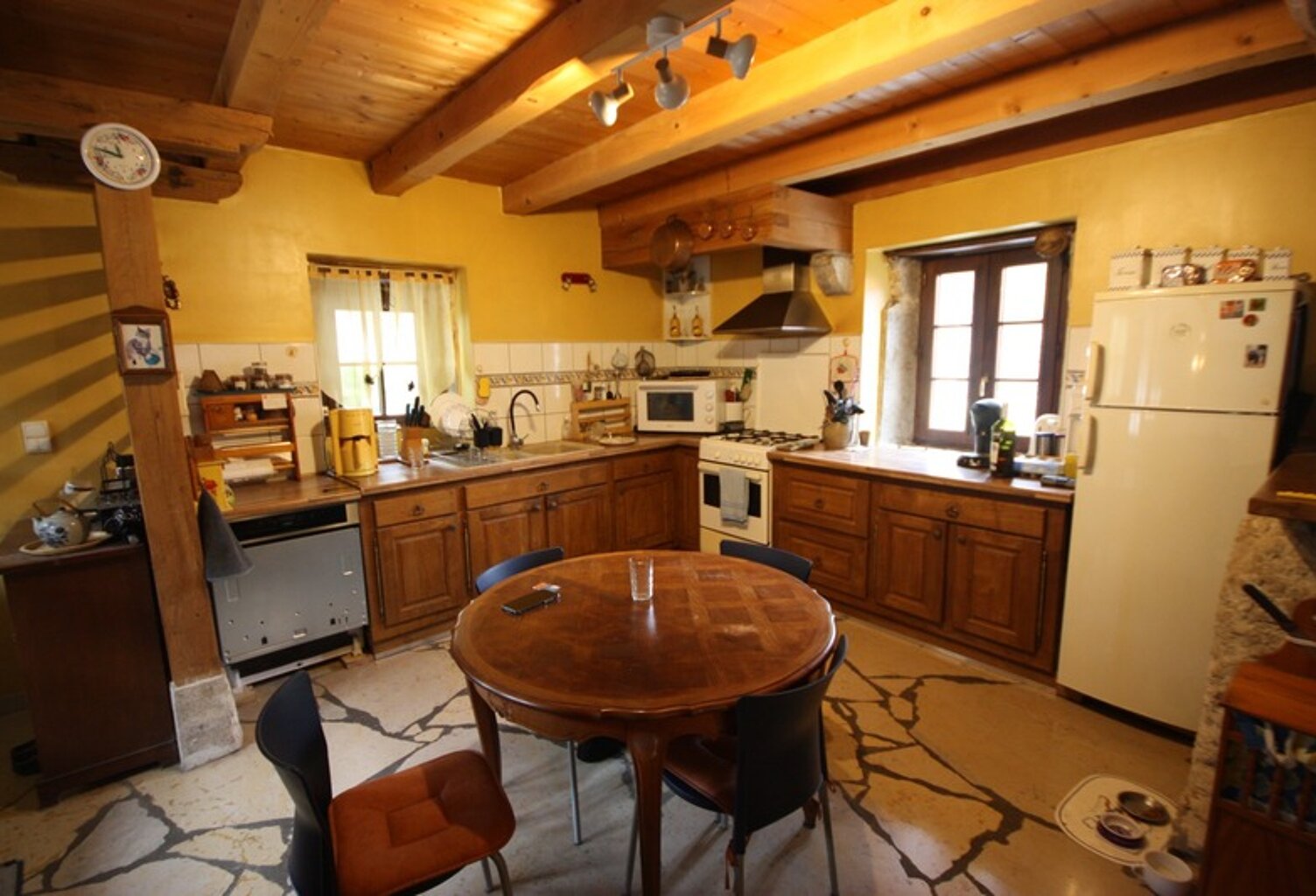 Maison en pierres à vendre 7 pièces de 168 m² à MARIGNIEU (01) plus sous-sol — photo 1
