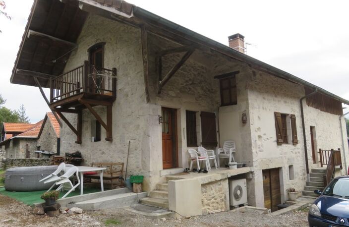 Maison en pierres à vendre 7 pièces de 168 m² à MARIGNIEU (01) plus sous-sol — photo 2