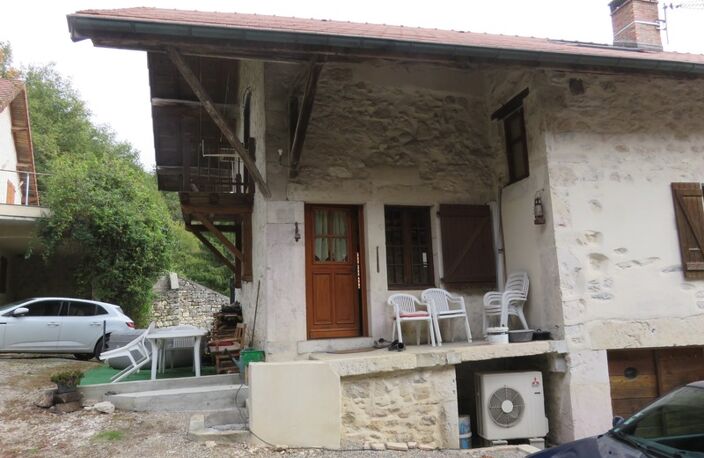 Maison en pierres à vendre 7 pièces de 168 m² à MARIGNIEU (01) plus sous-sol — photo 4