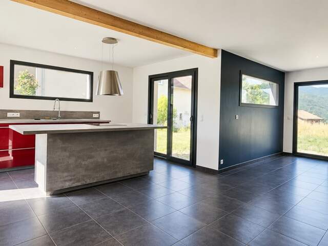 Maison contemporaine de 2018 – 113 m² – 4 chambres – Terrain de 1 107 m² — photo du bien