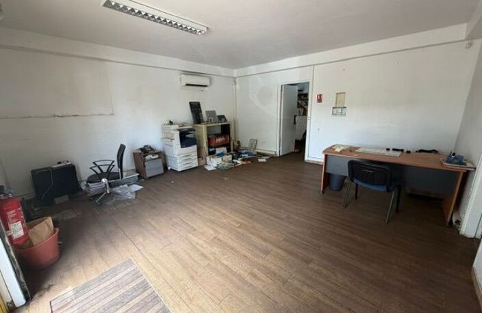 Local Industriel et Logistique (958 m²) — photo 3