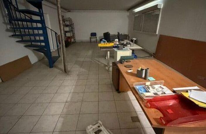 Local Industriel et Logistique (958 m²) — photo 4