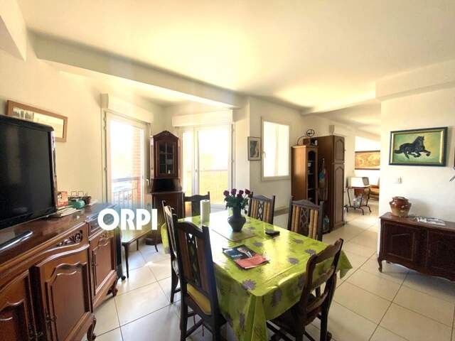 Appartement avec terrasse et 2 places de parking privées, à deux pas du centre ville ! — photo du bien