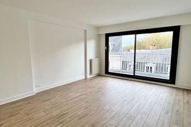 Appartement 5 pièces 2374 €