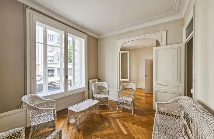 Lyon 6ème Appartement À Vendre type 3 traversant sur jardin + chambre de bonne et parking — photo 2