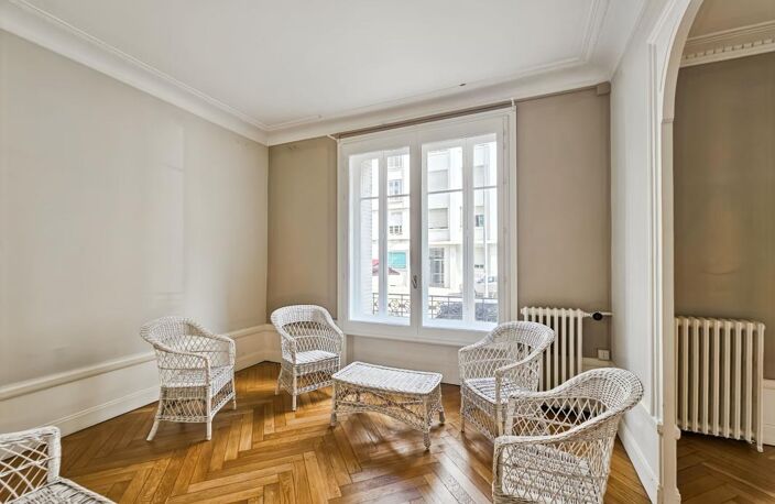 Lyon 6ème Appartement À Vendre type 3 traversant sur jardin + chambre de bonne et parking — photo 3