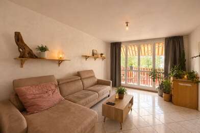Appartement 3 pièces 915 €