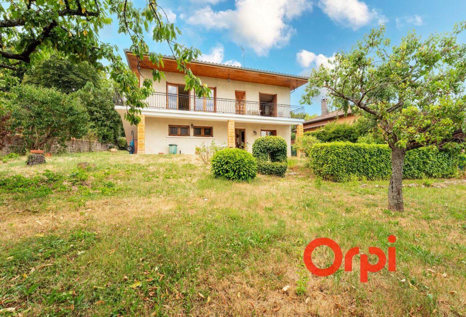 Maison familiale de 150 m² avec appartement indépendant, sous-sol complet et terrain de 999 m² — photo 1