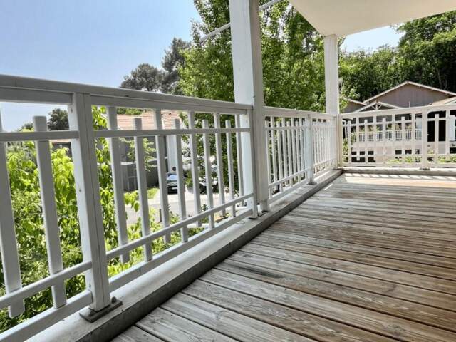 Appartement 4 pièces avec terrasse, piscine et 2 parkings - — photo du bien